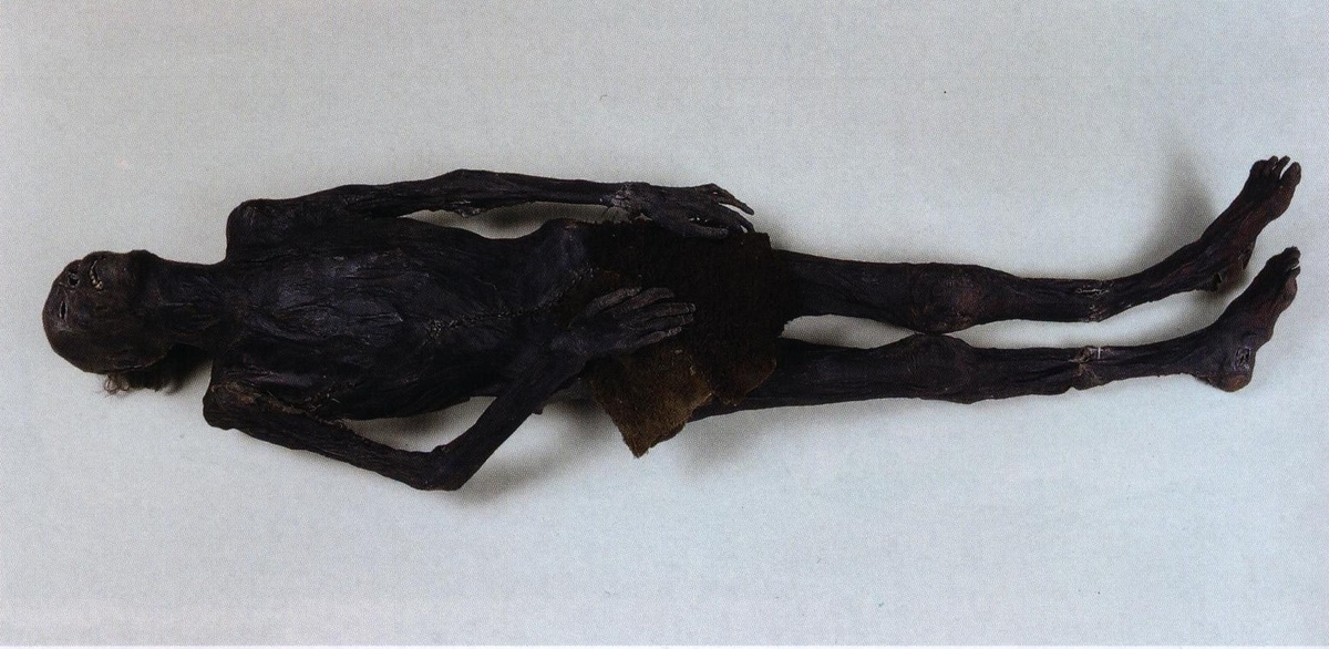 Мумия мужчины, найденная в Пятом Пазырыкском кургане. Государственный Эрмитаж.