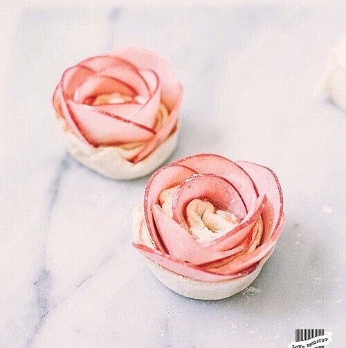 Розочки из яблок