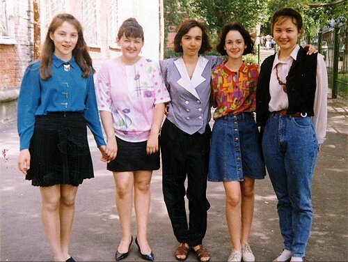 Так одевались в школу в лихие 90е
