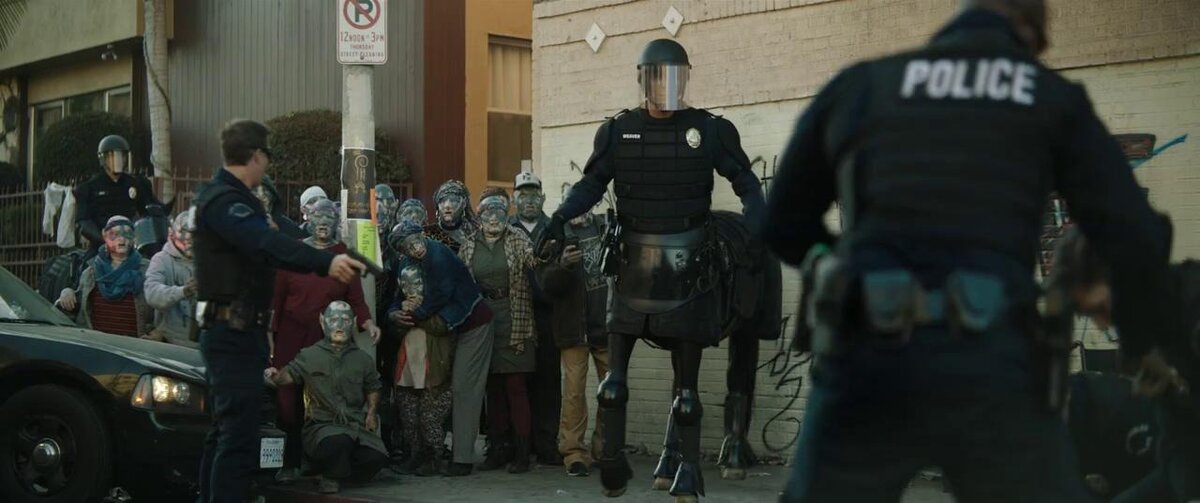 Яркость фильм 2017 ник джакоби. Люси фрай тикка. Дальность прямой видимости формула. Зона ограничений. Яркость зона.