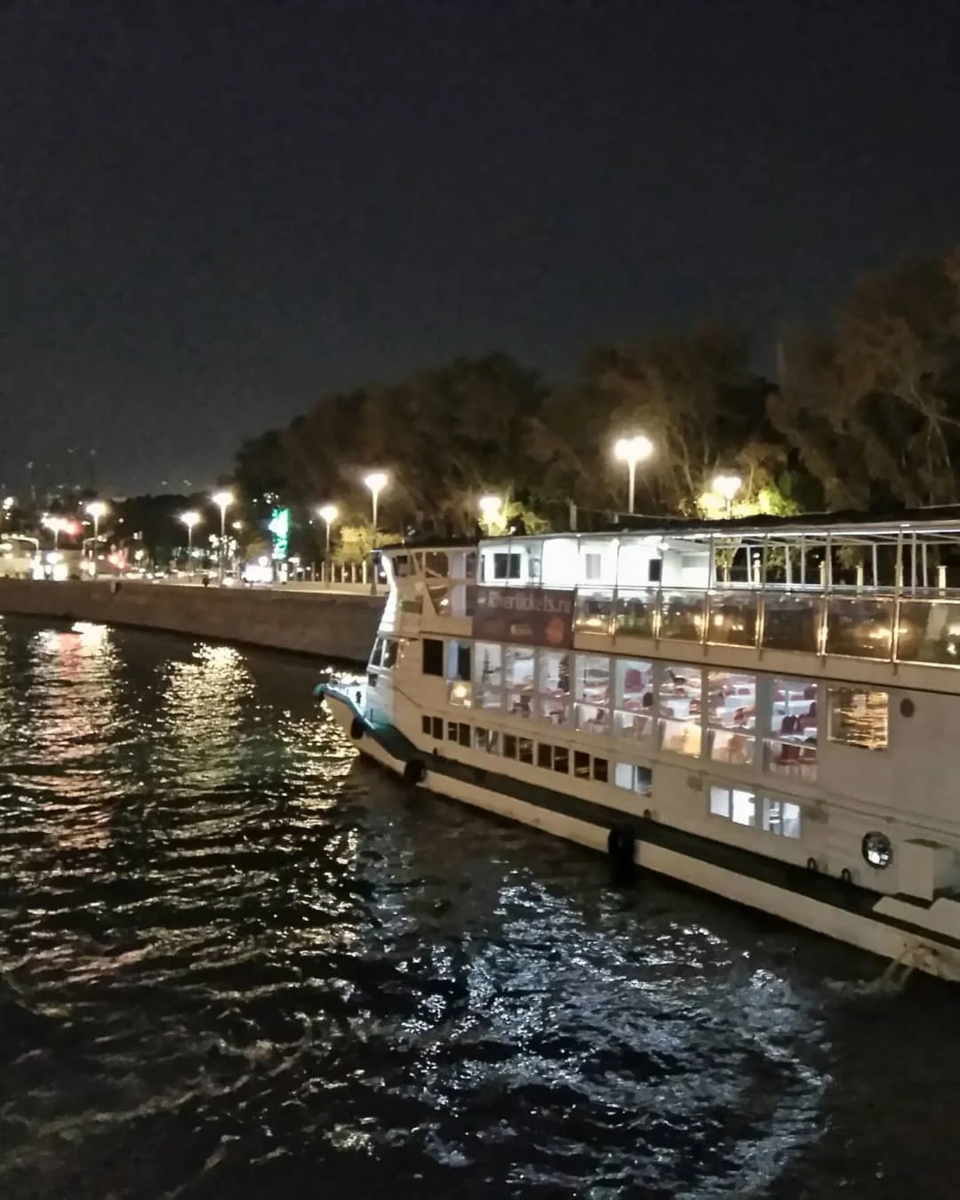 Теплоход Москва река. Ночная прогулка на теплоходе Москве реке. Корабль Москва 61. Пароход Москва река.
