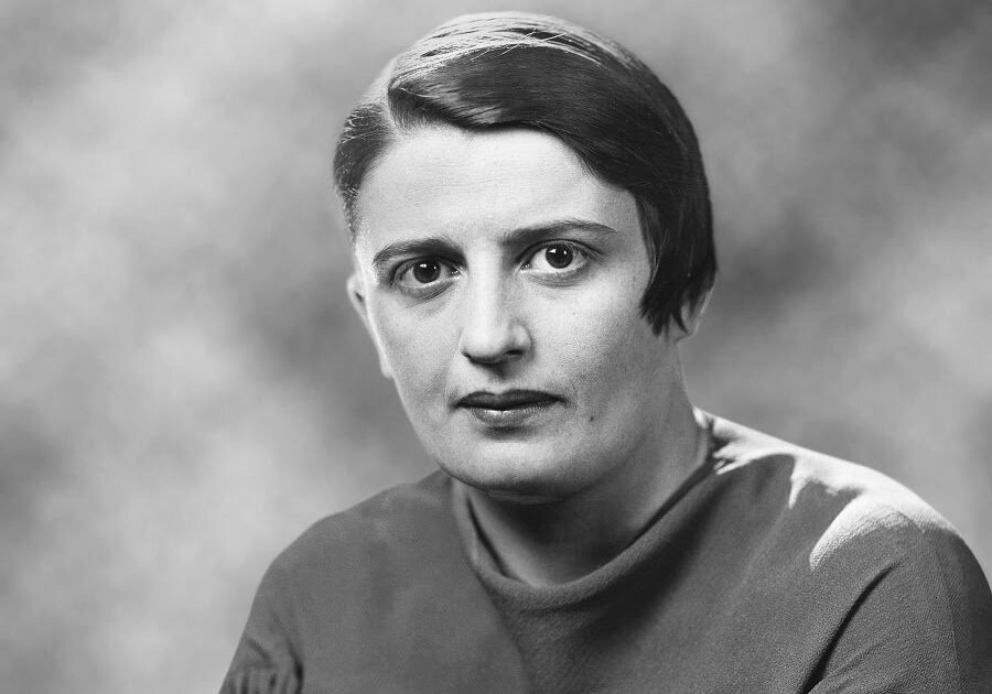 Ayn rand. Айн Рэнд. Айн Рэнд писательница. Алиса Зиновьевна Розенбаум. Айн Рэнд в молодости.