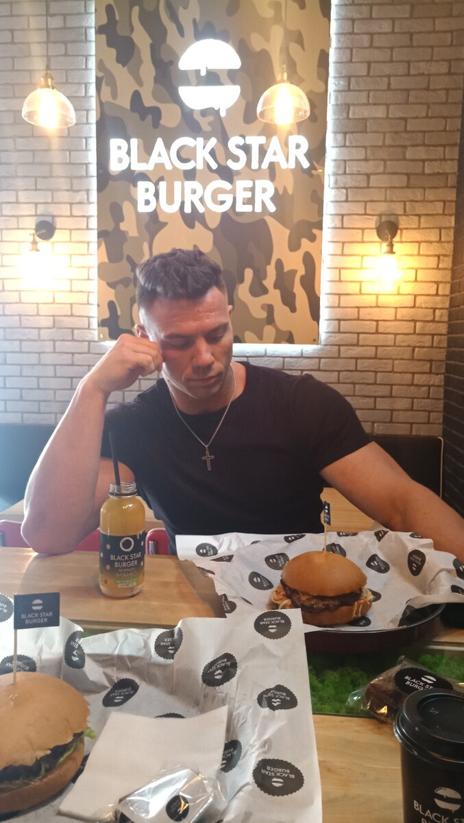 Я после очередного сезона соревнований. Пытаюсь утолить свою тягу к вредной еде....