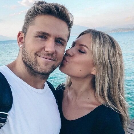 Дакота и Соколовский на отдыхе, Шоубизнес, скандал