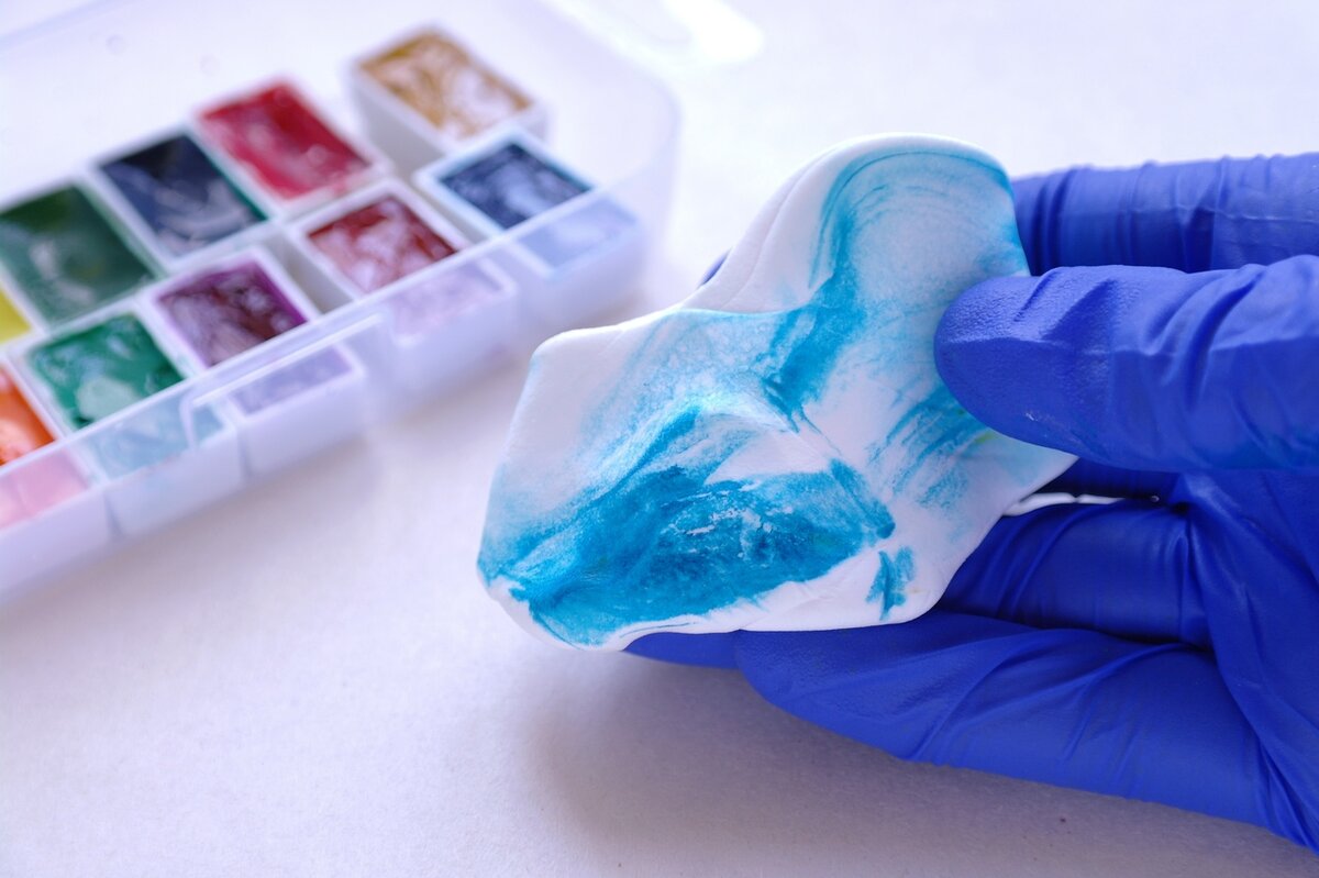 Чем красить самозатвердевающую глину. Лепка из самозатвердевающей глины. Изделия из самозатвердевающей глины украшения. Самозатвердевающая глина мастер класс. Японская глина для лепки самозатвердевающая.