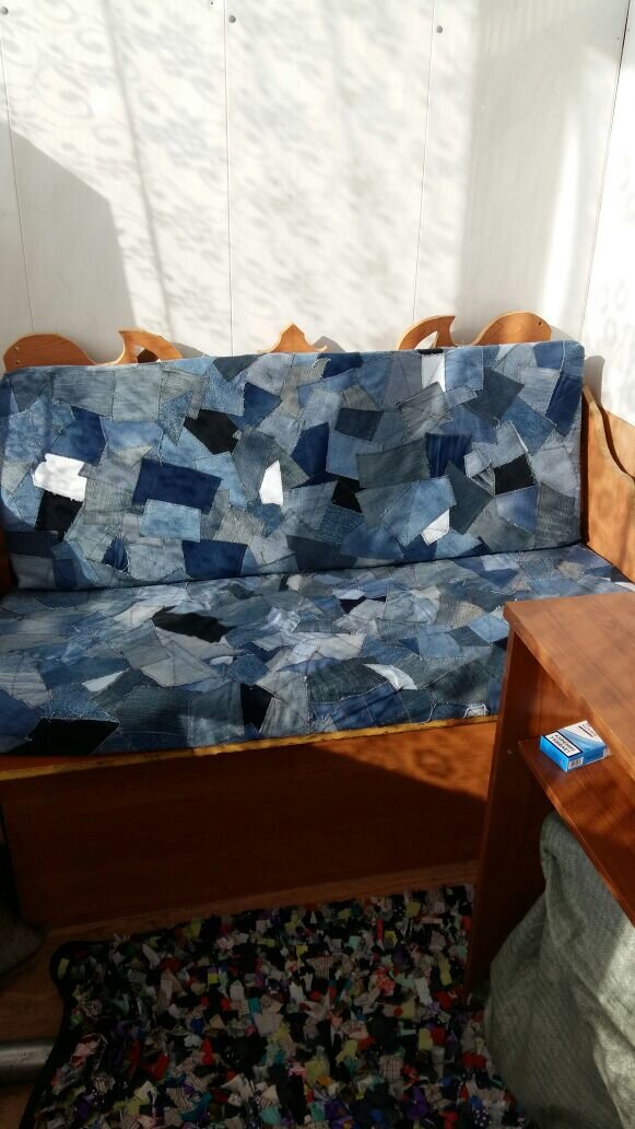 Сиденье на диванчик на балконе