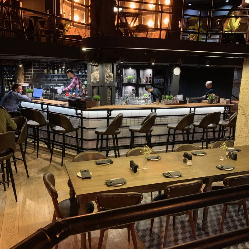 Idle food bar mod. Джанк фуд бар Москва. Junk food Bar Москва Спиридоновка. Грейс ресторан Спиридоновка. Американские бары в Москве