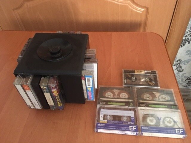 Кассеты на вращающейся подставке фото 1