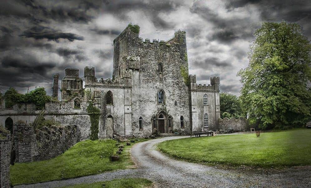 Secret castle. Замок в Роскрей, Оффали, Ирландия. Замок лип (Leap Castle), Ирландия. Замок классибон, Ирландия. Замок Гленвей Ирландия.