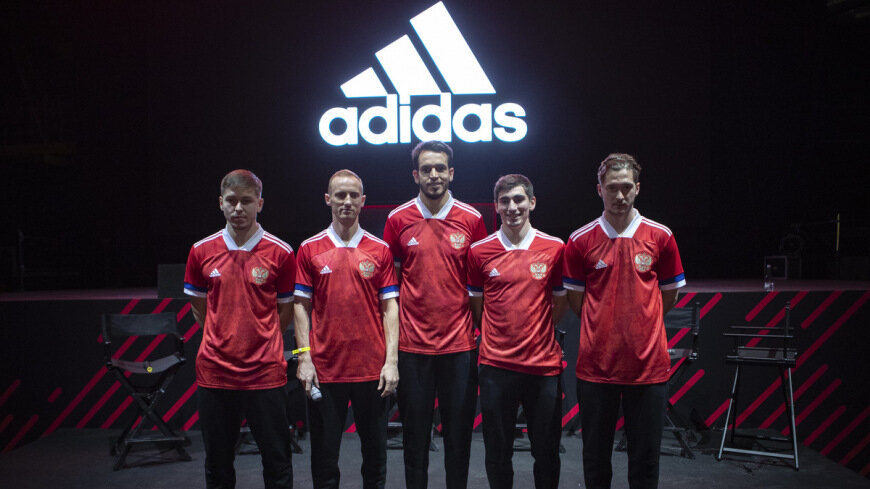 Новые футболки сборной России. Фото РФС