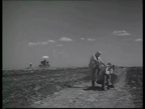 Кадр из фильма "Трактористы"