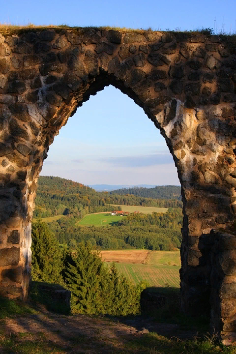 https://pixabay.com/photos/archway-stone-wall-goal-castle-362763/