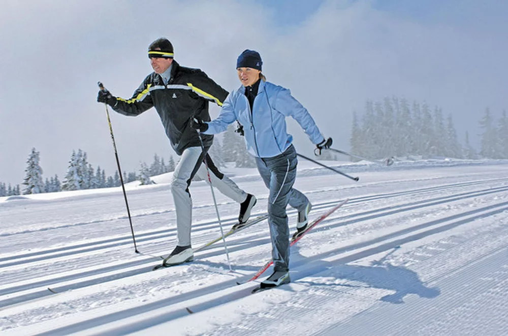 Ski 4. Катание на беговых лыжах. Ходьба на лыжах. Беговые лыжи. Классический стиль лыжи.