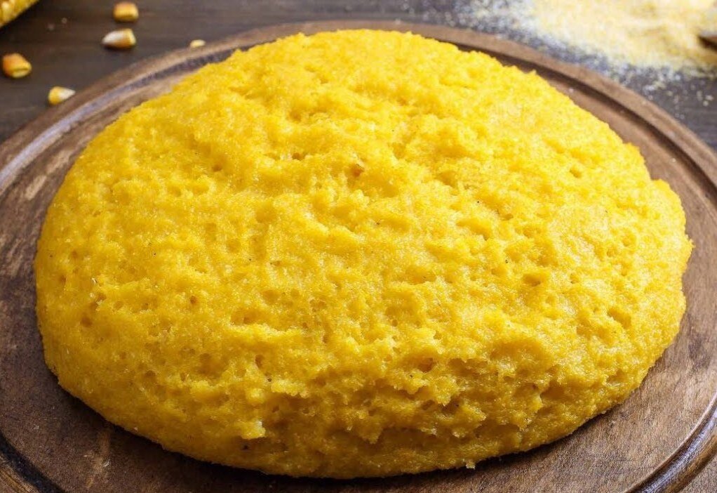 мамалыга. мамалыга с брынзой по молдавски. мамалыга со шкварками. мамалыга румынская. мамалыга национальное блюдо.