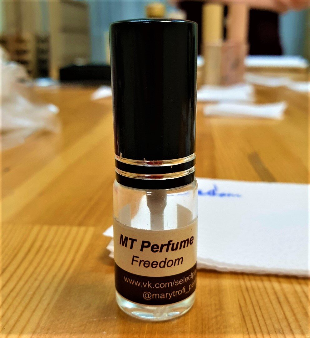 рабочий тестер с парфюмом (фото автора)