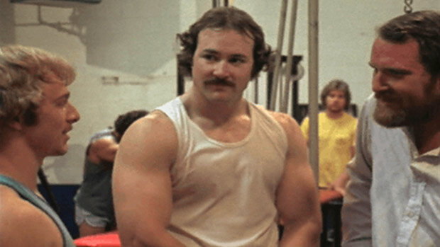 Уэс Браун, Джордж Калп и Джордж Батлер на съемках "Качай железо" (1975)