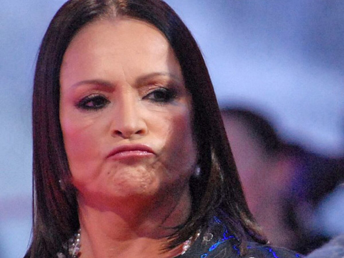 Раскусили Тётю Софу, что публика только в России и осталась. (фото из откр.источников)