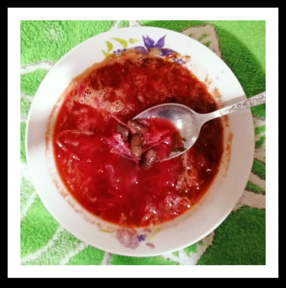 Фотографию сделала я, Галина. Это постный борщ на бульоне из фасоли.