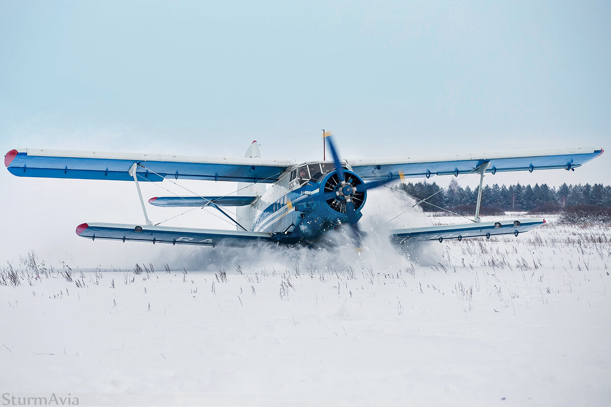 Мощность двигателя самолета ан 2 равна 740. АН-2 пассажирский самолёт. АН 2 бомбардировщик. АН 2 грузовой.