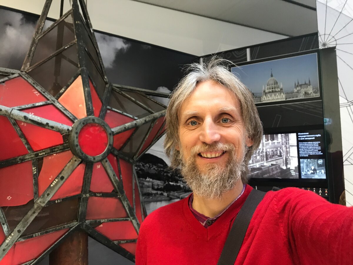 Эта звезда была на куполе будапештского парламента - жемчужины венгерской, да наверное, и мировой архитектуры. 