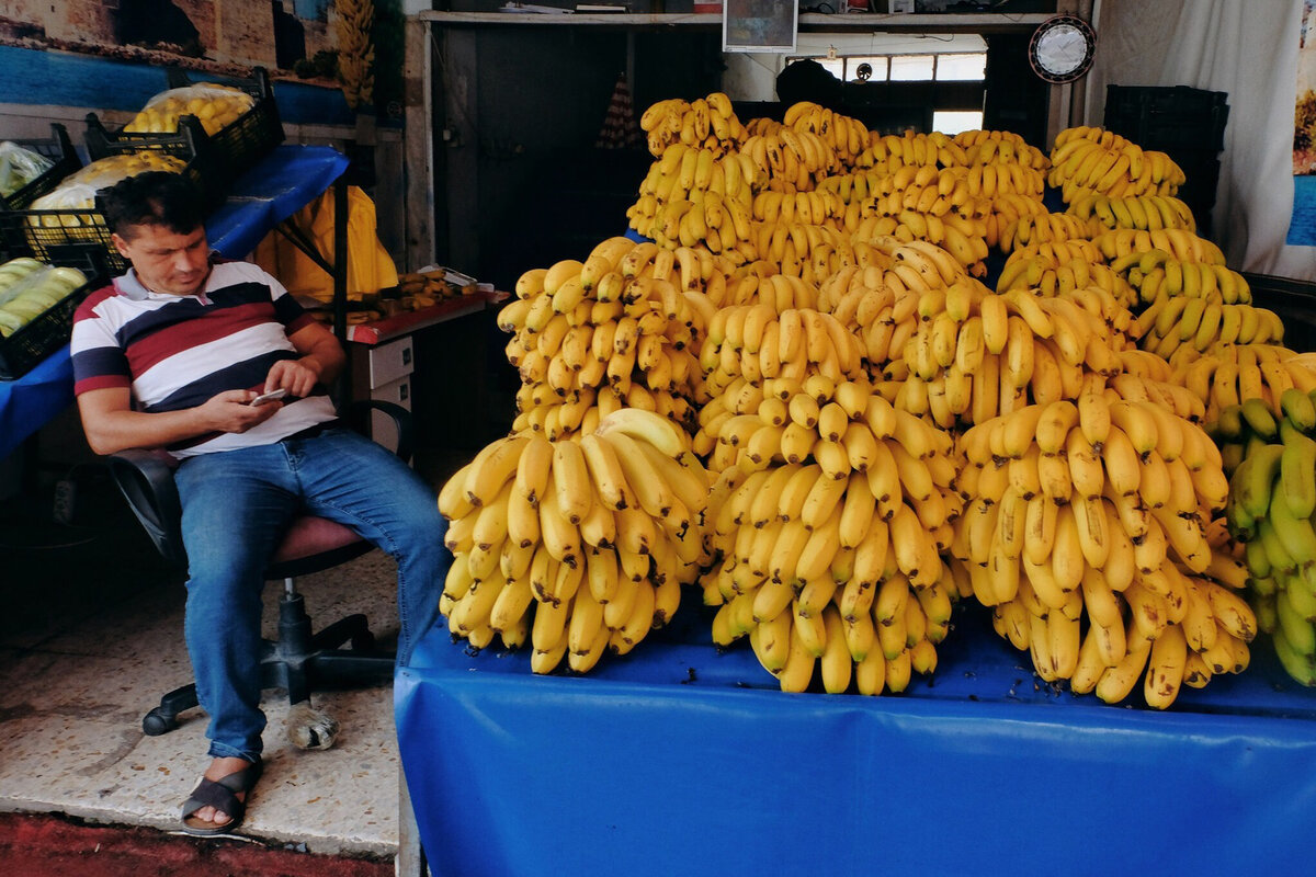 Типичная банановая палатка в Анамуре. 