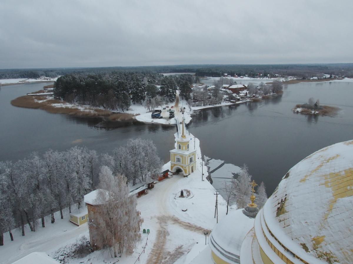 Нилова пустынь на Селигере осень