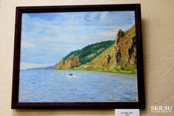 Часть работ ветерана выставлена в охинской библиотеке.