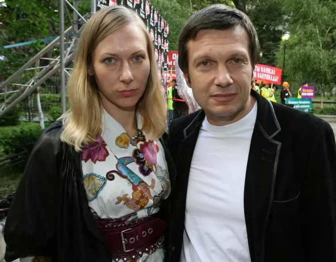 Владимир соловьев биография личная жизнь фото Владимир Соловьев: кто жена и дети телеведущего ПЕНДЕЛЬТЮР Дзен