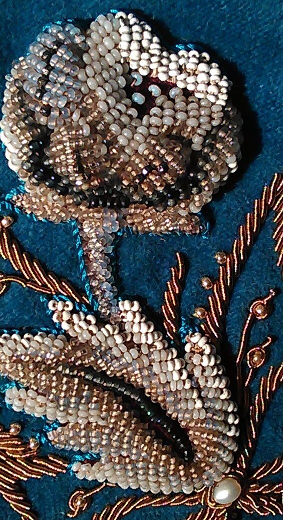 Вот так выглядит старинная вышивка.