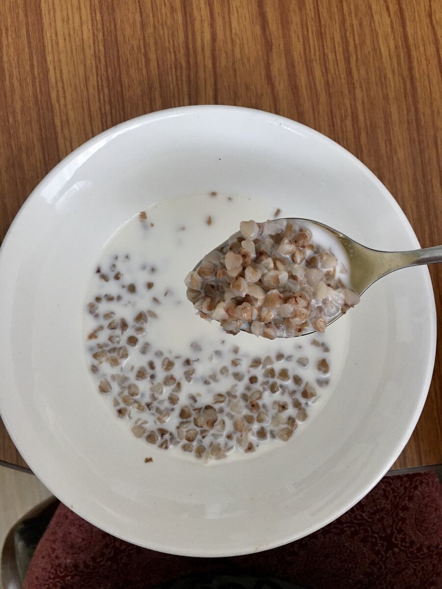 Греча с молоком на завтрак 