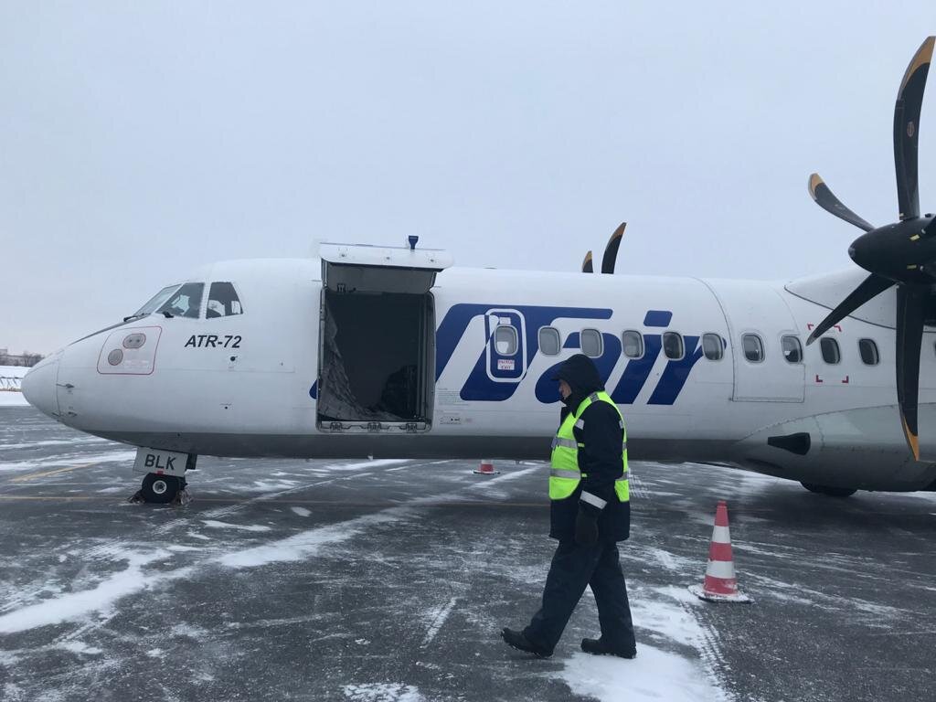 Омск сургут. Самолет Сургут Омск. Самолет из Сургута в Омск. Самолеты Омск Астана. Перелет Омск Новокузнецк.