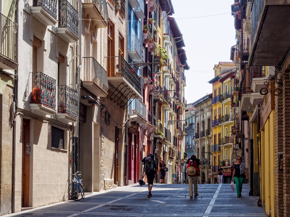 Паломники в городе Памплона (Наварра)