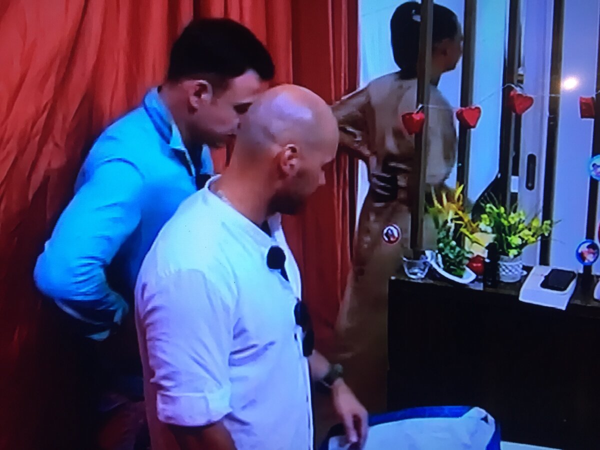 Андрей забирает вещи Анны