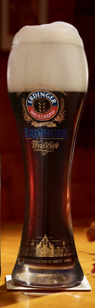 Erdinger Dunkel в родном бокале 