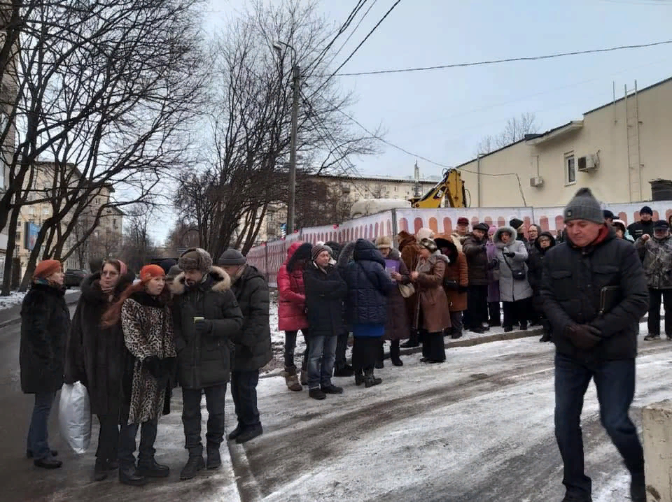  Жители района Гагаринский на акции против прокладки метро. Источник: Facebook / Московский активист