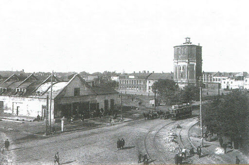 Площадь в начале ХХ века (фото взято с отсюда http://vif-vrn.ru/viewtopic.php?t=782)