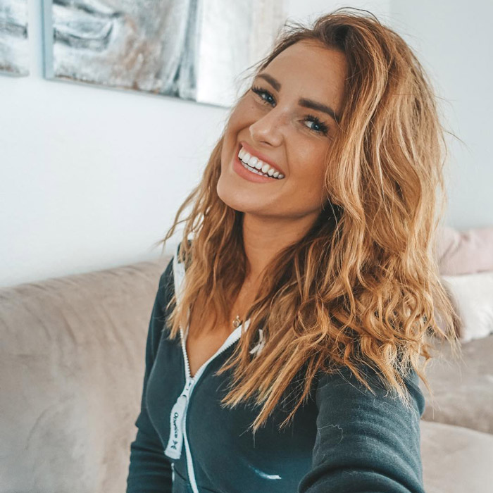 девушка на фото инфлюенсер Maren Wolf, конечно, на ней много макияжа :) но сам стиль, надеюсь, понятен.