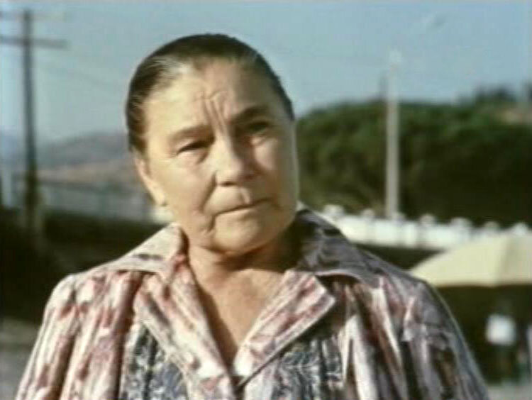 Народную артистку СССР Галину Климентьевну Макарову любят и помнят многие зрители, хотя начала сниматься в кино  она довольно поздно, в 57 лет.