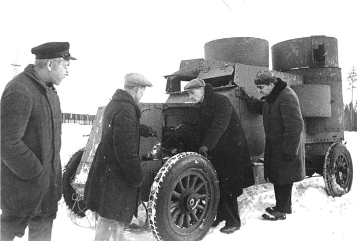 Броневик «Враг капитала» в Сосновке под Ленинградом. Февраль 1939 года. Фото с сайта www.vatnikstan.ru/history/bronevik-bez-lenina/та  