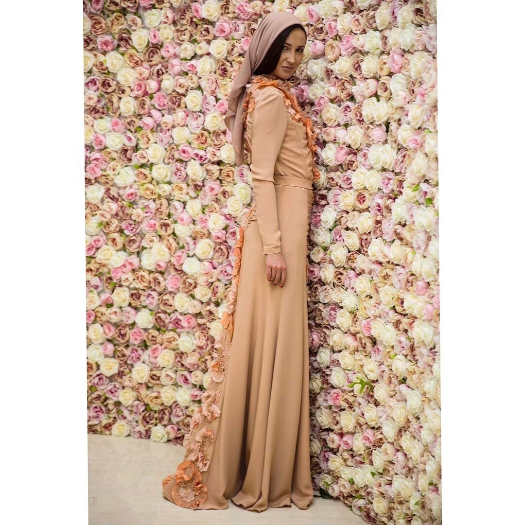 Бузова в платье бренда Айшат Кадыровой Firdaws