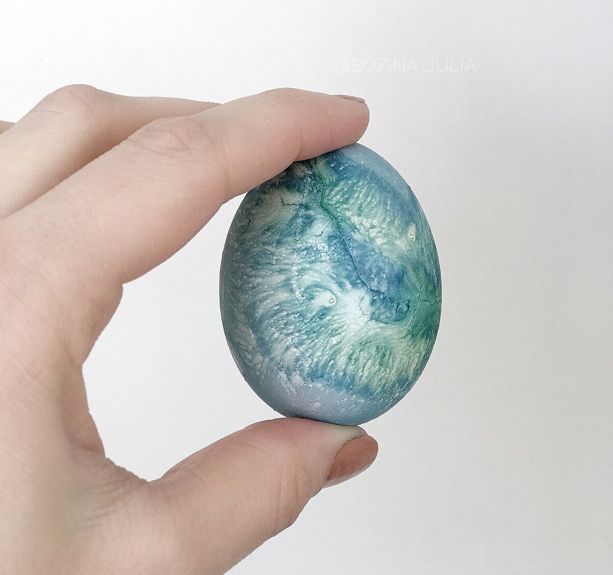 Пасхальное яйцо, покрашенное капустой. Фото - Сладкий Персик