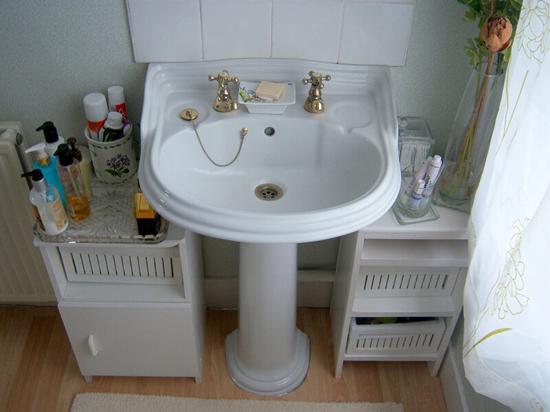 источник изображения - статья на сайте http://invanna.ru/aksessuaryi/umyvalnik-s-pedestalom.html