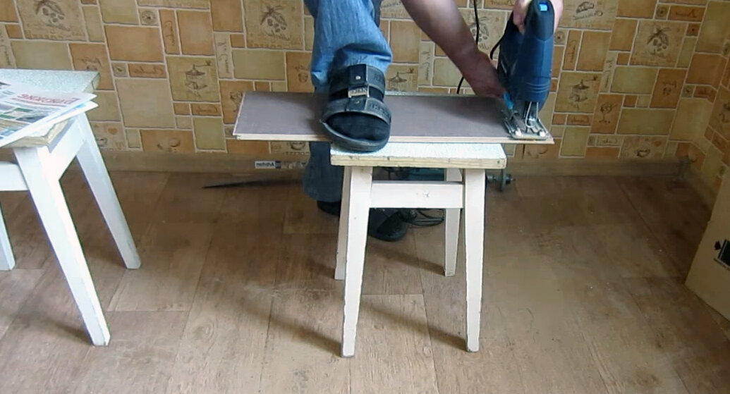 Так ламинат укладывал я, с лобзиком и болгаркой