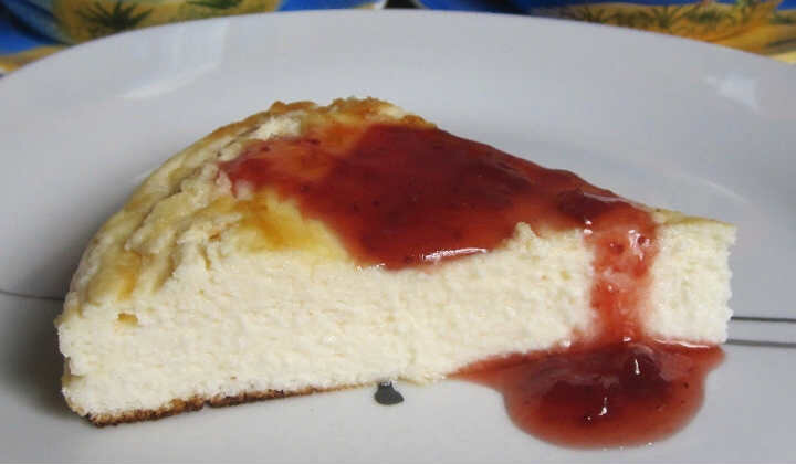 Добавление яиц и сахара: