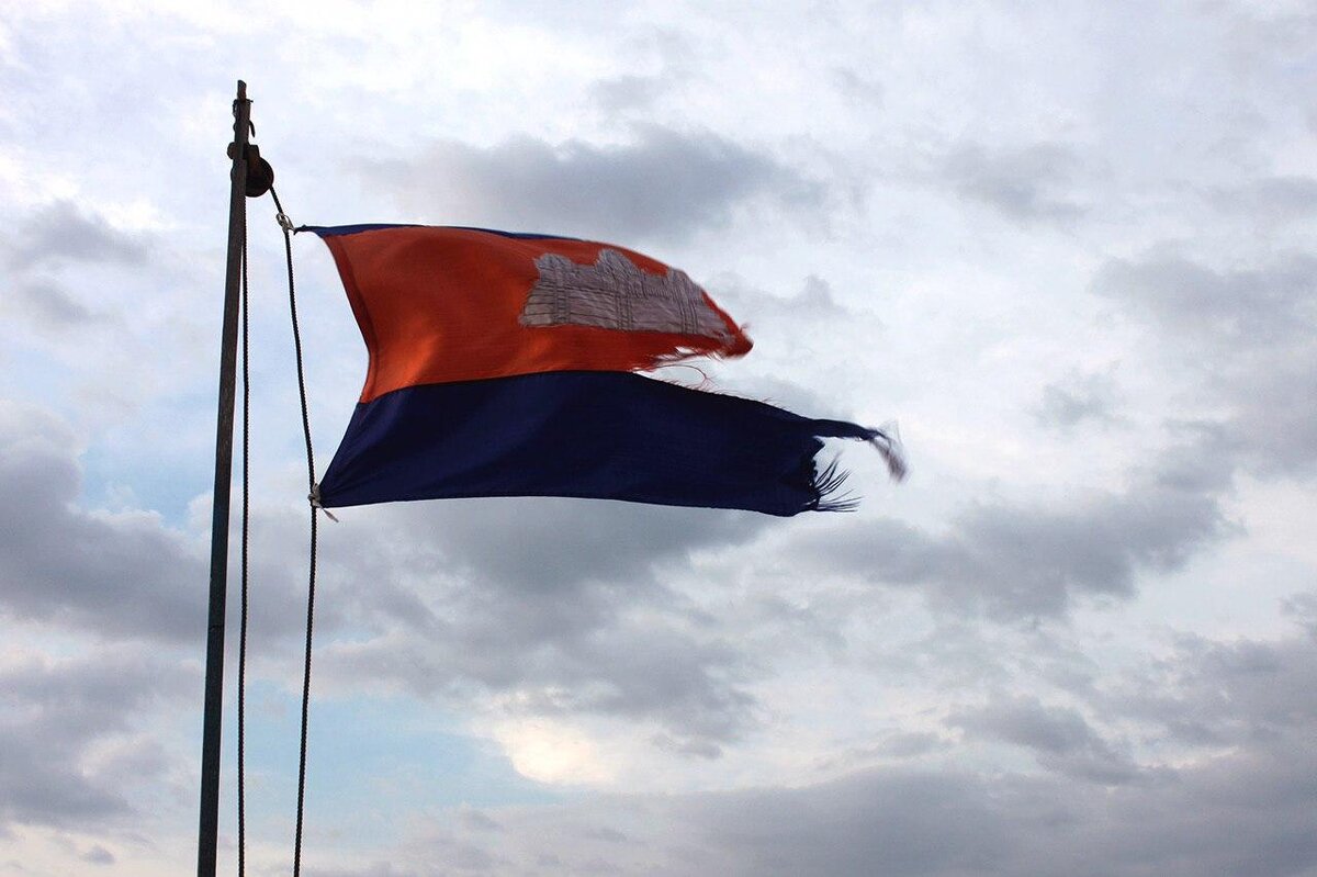 Камбоджа... Ветер сильнее ткани...