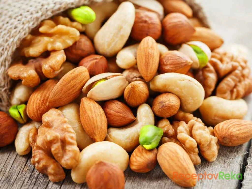Орехи.