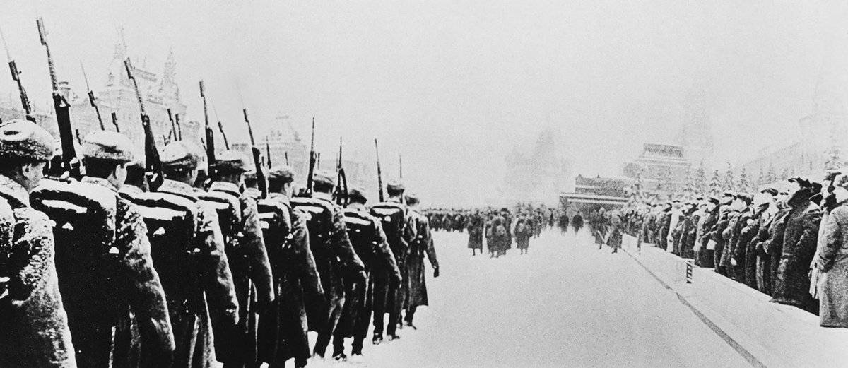 Парад на красной площади 7 ноября 1941 года картина описание