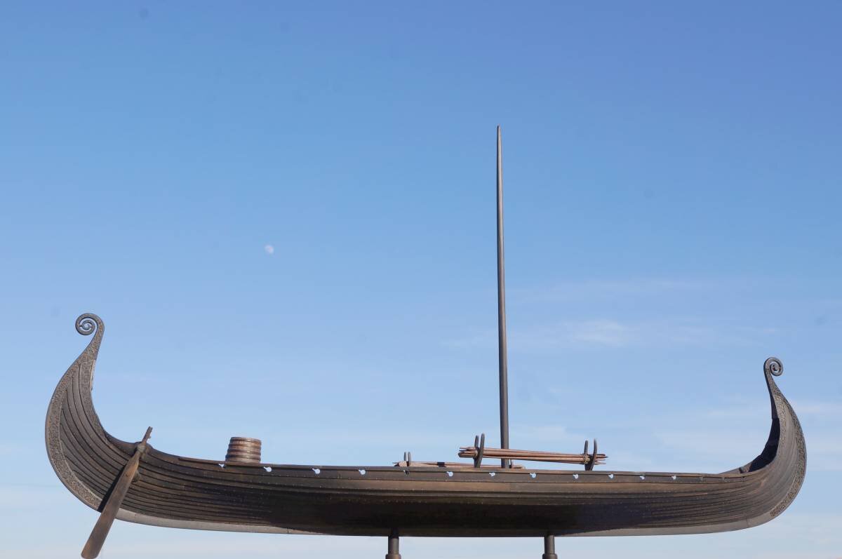 Описание ладьи. Древнерусская ладья. Ладьи кораблики из дерева. Парусник ладья. Ладья это в древней руси.