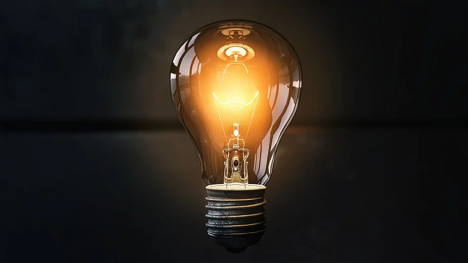 https://cdn.pixabay.com/photo/2019/09/29/22/06/light-bulb-4514505_960_720.jpg