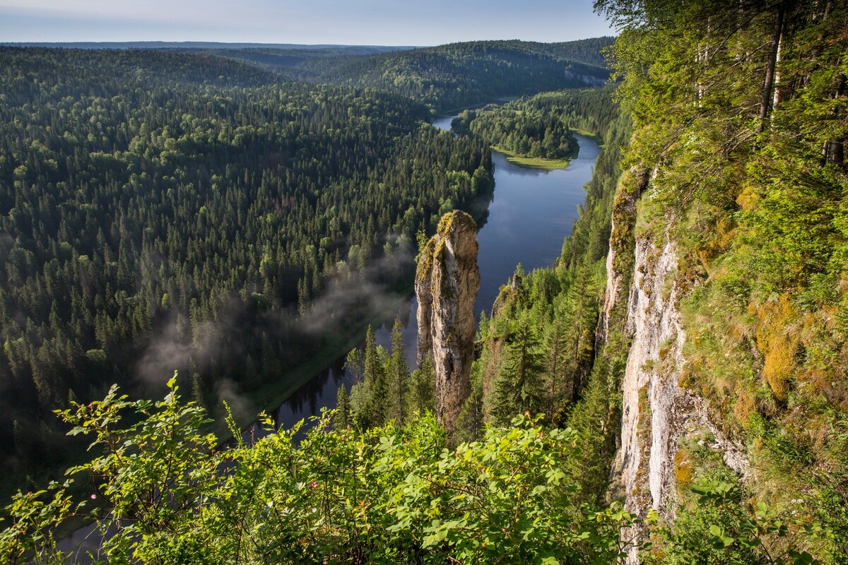 Урок пермский край. Усьвинские столбы Пермский край. Усьва Пермский край Усьвинские столбы. Достопримечательности Перми Усьвинские столбы. Усьва каменный город Усьвинские столбы.